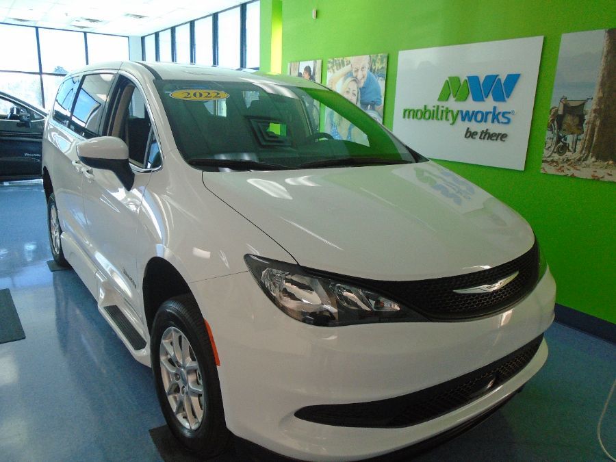 Used 2022 Chrysler Voyager LX's photo