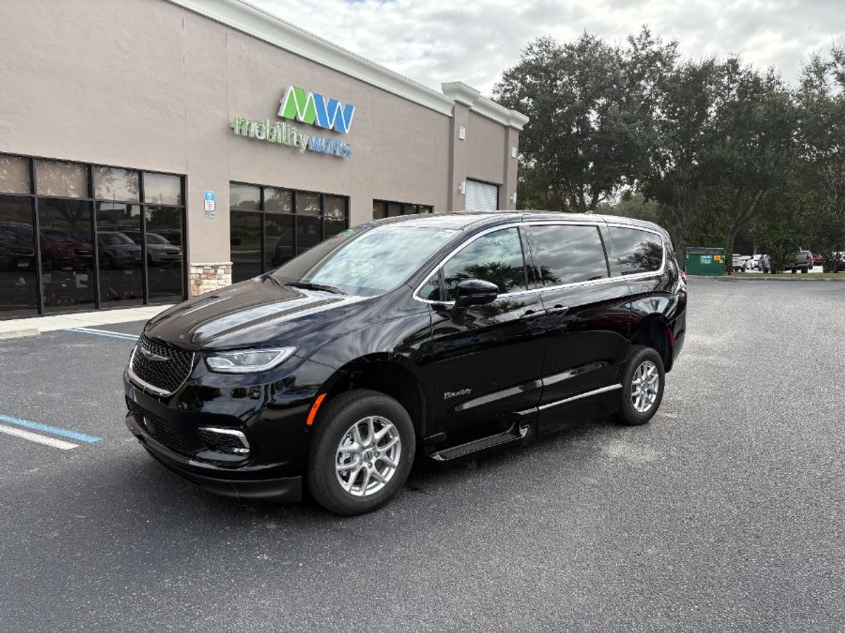 2025 CHRYSLER PACIFICA - Image 4