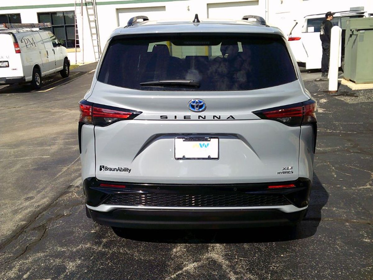 2024 TOYOTA SIENNA - Image 7
