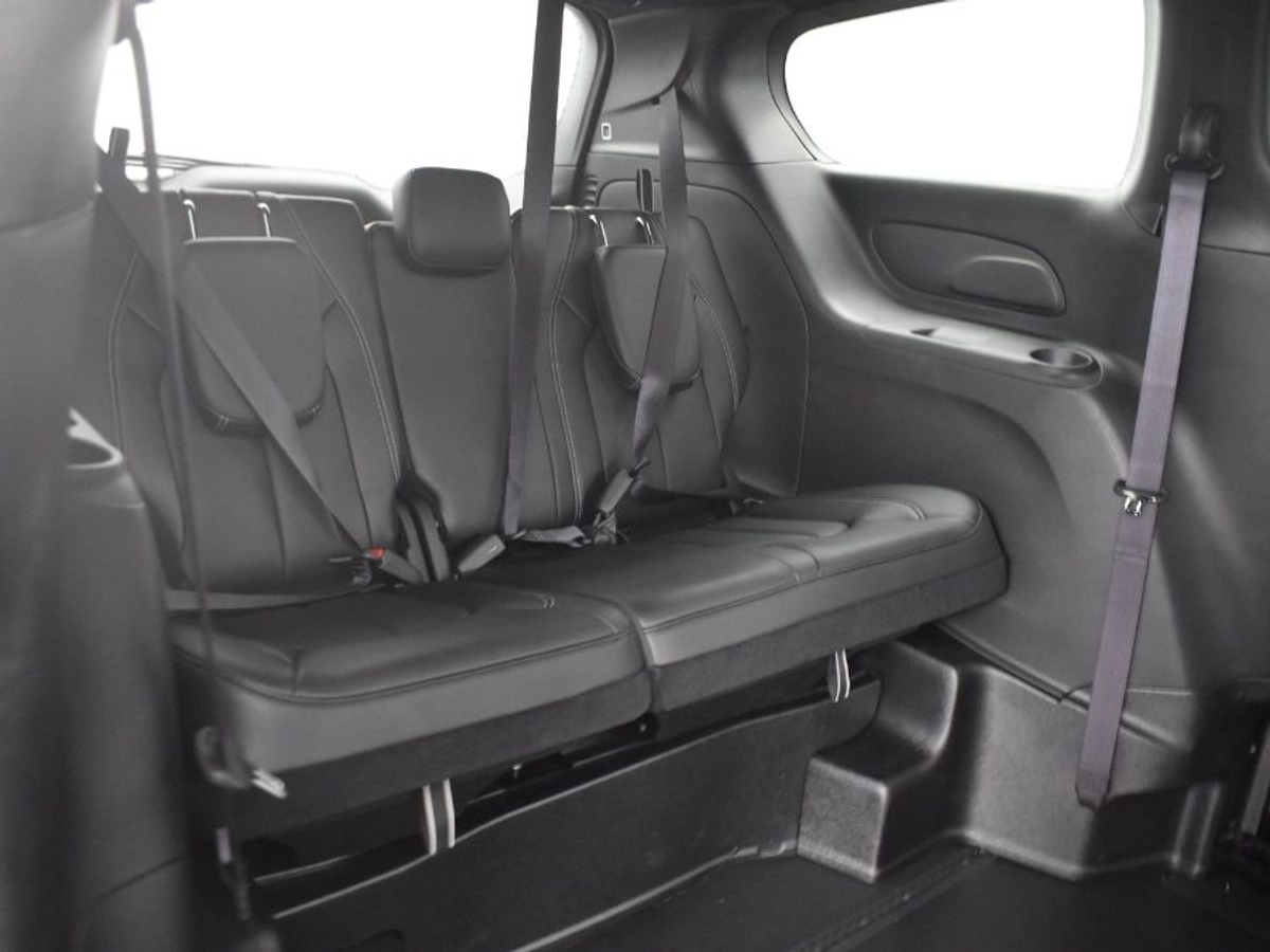 2025 CHRYSLER VOYAGER - Image 10
