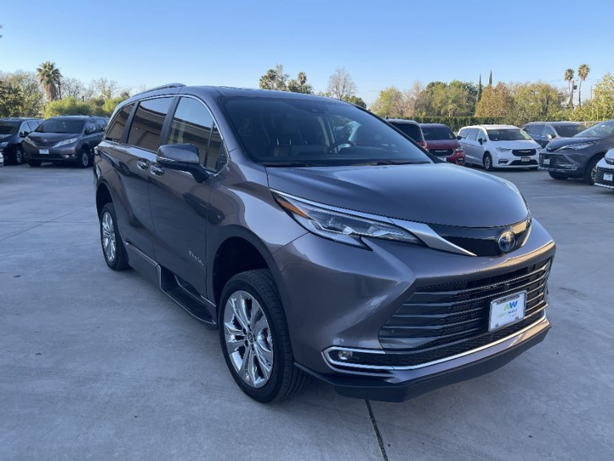 2023 TOYOTA SIENNA - Image 6