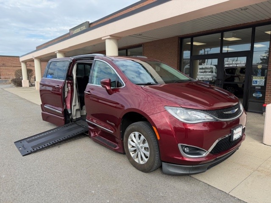 Used 2019 Chrysler Pacifica Touring L - BraunAbility Side Entry Entry In Floor Automatic Ramp