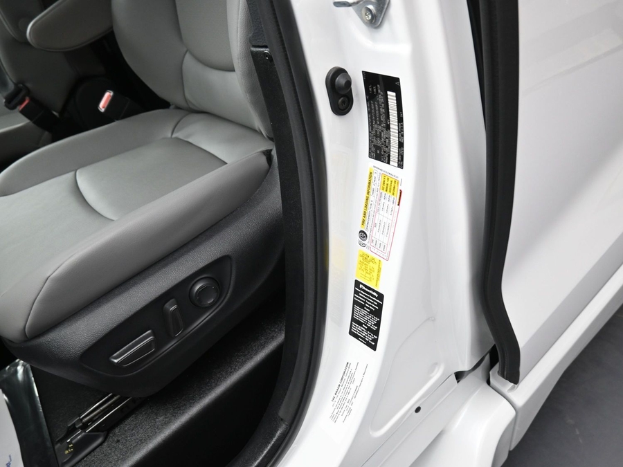 New 2026 Toyota Sienna Hybrid XLE Plus - BraunAbility Side Entry Entry Fold Out Automatic Ramp