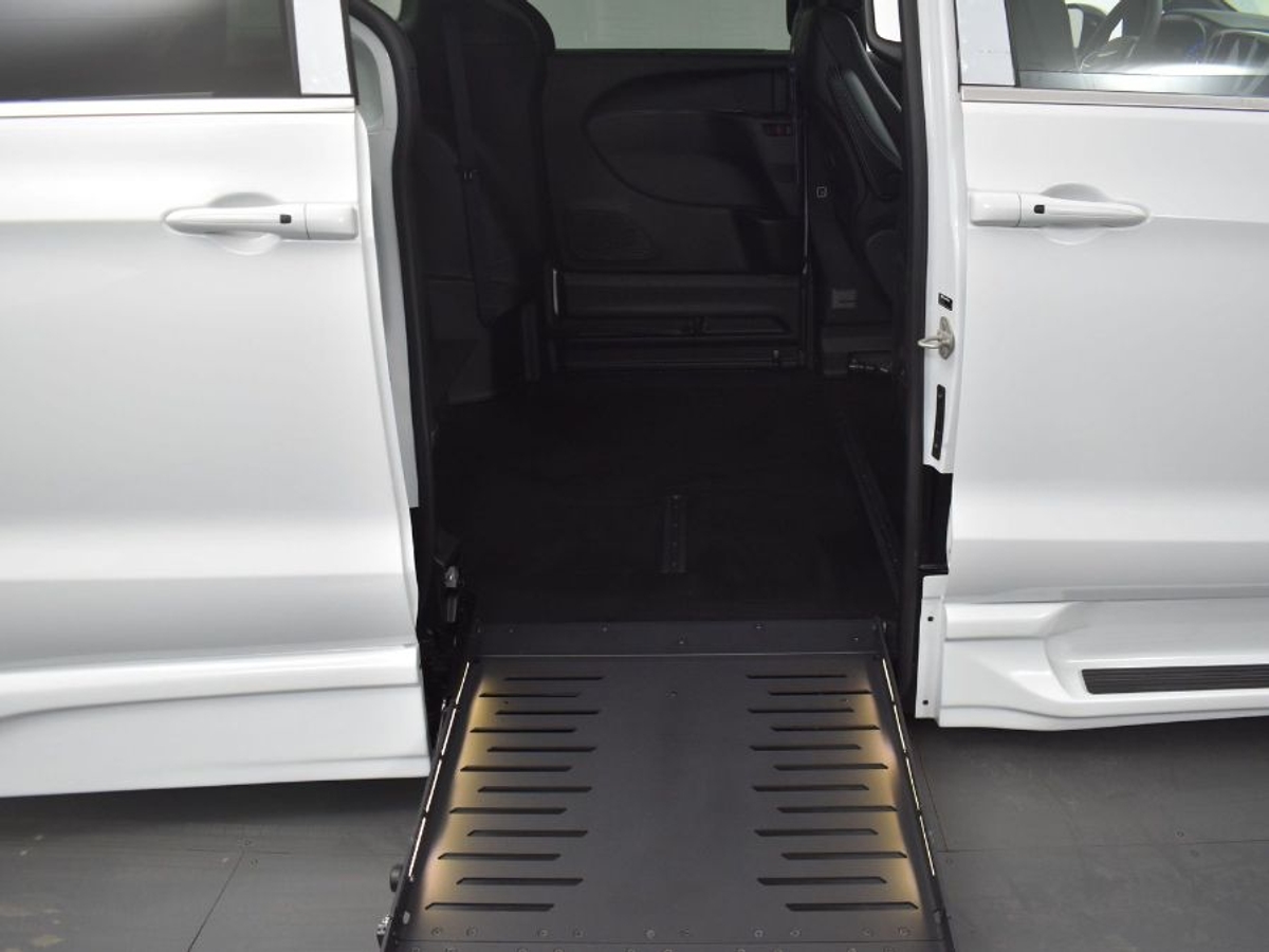 2025 CHRYSLER PACIFICA - Image 12