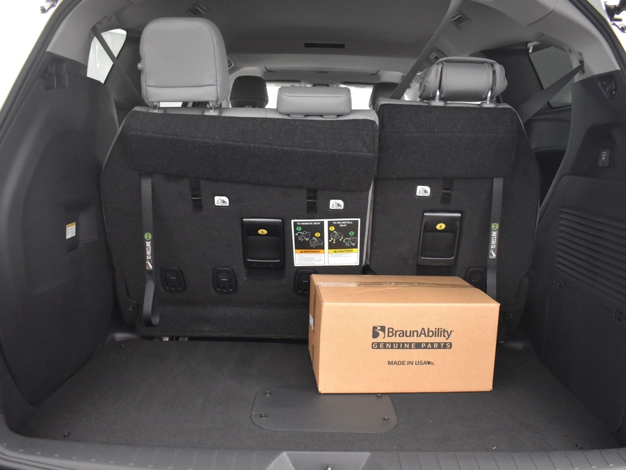 New 2025 Toyota Sienna Hybrid XLE Plus - BraunAbility Side Entry Entry Fold Out Automatic Ramp