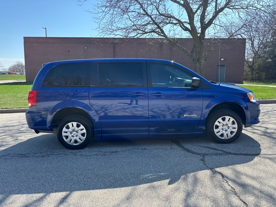 Used 2018 Dodge Grand Caravan SE -  Side Entry Entry Fold Out Automatic Ramp
