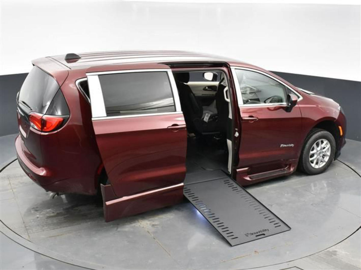 2023 CHRYSLER VOYAGER - Image 23