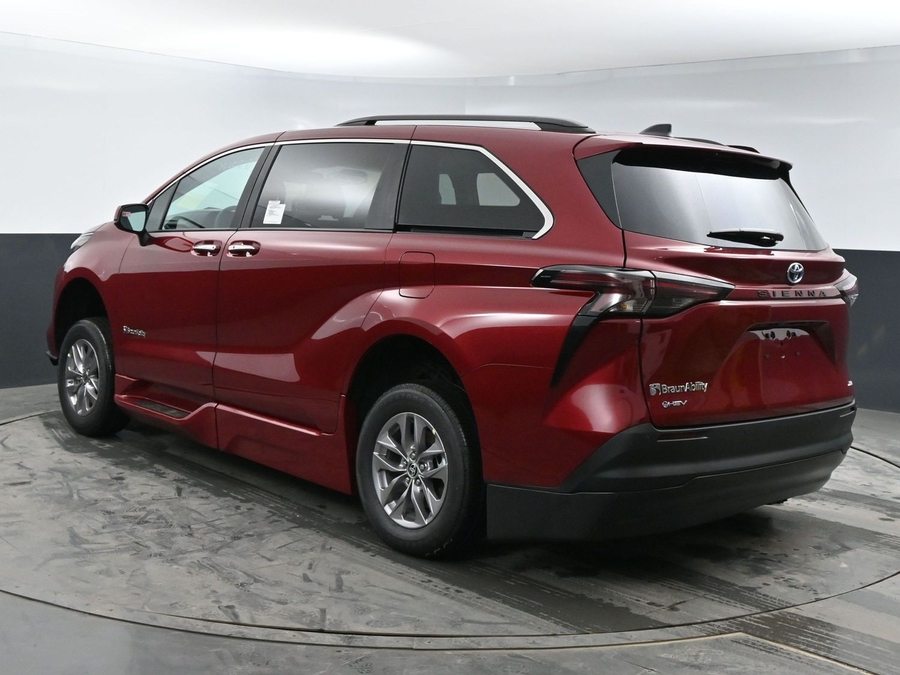 New 2025 Toyota Sienna Hybrid XLE Plus - BraunAbility Side Entry Entry Fold Out Automatic Ramp