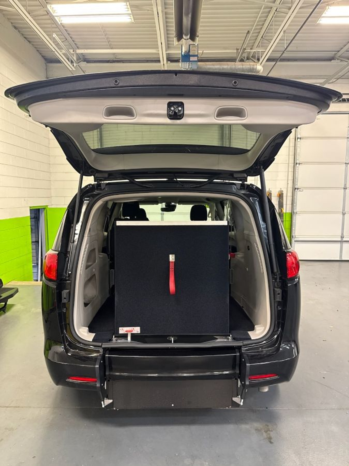 2024 CHRYSLER VOYAGER - Image 11