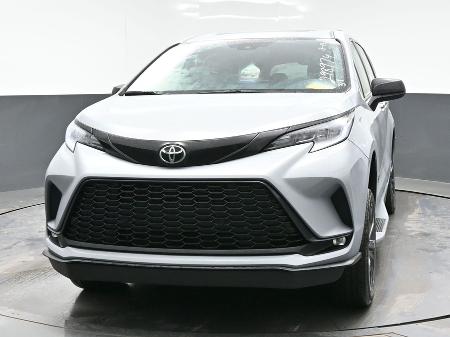 New 2026 Toyota Sienna Hybrid XSE Sport - BraunAbility Side Entry Entry Fold Out Automatic Ramp