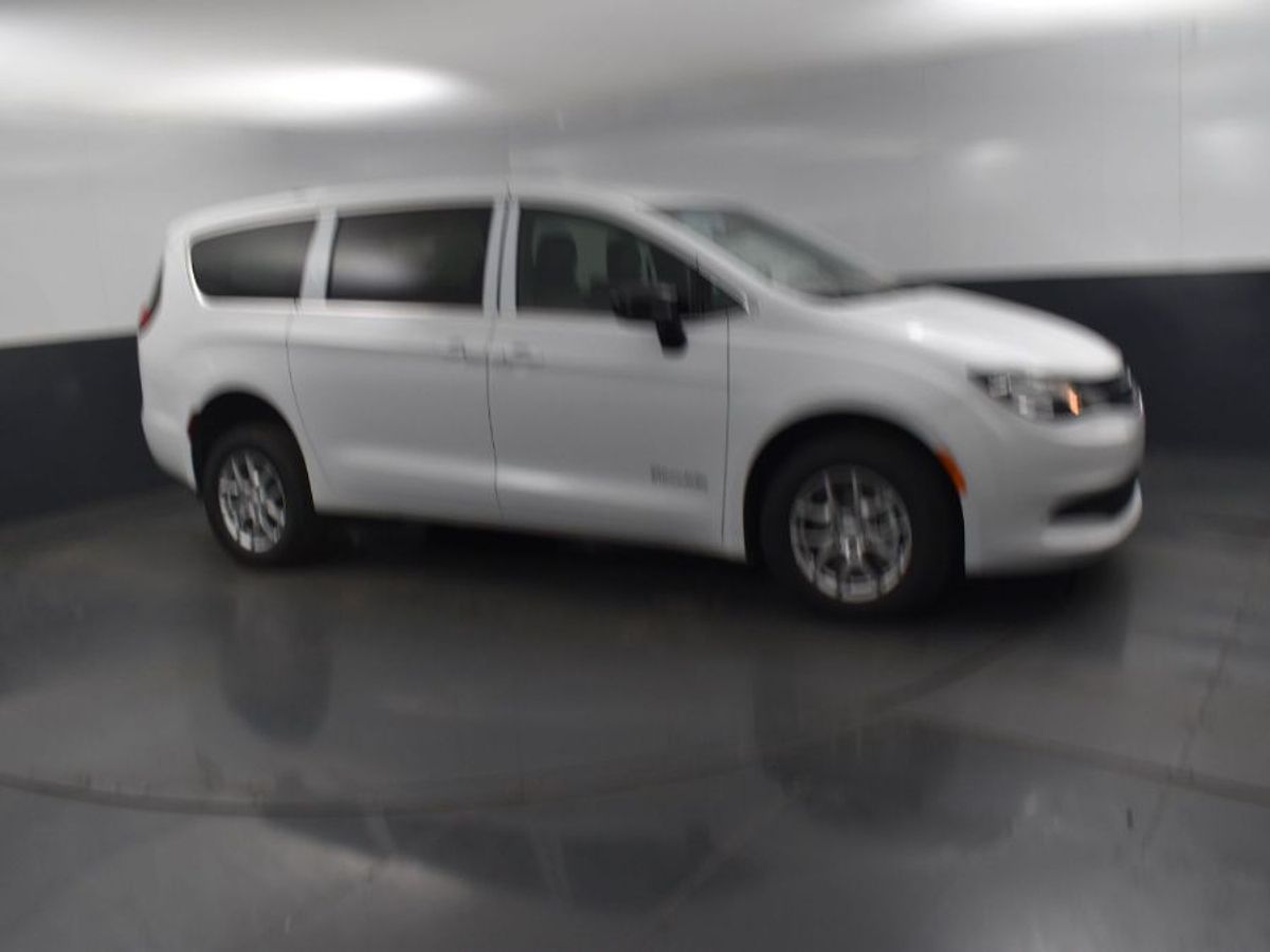 2025 CHRYSLER VOYAGER - Image 17