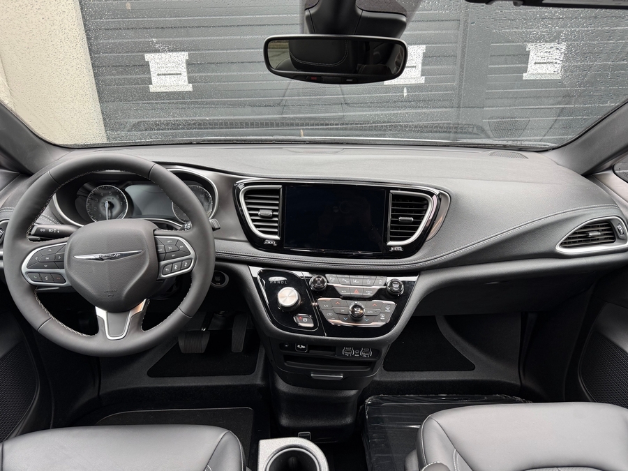 Used 2025 Chrysler Pacifica Select - BraunAbility Side Entry Entry In Floor Automatic Ramp