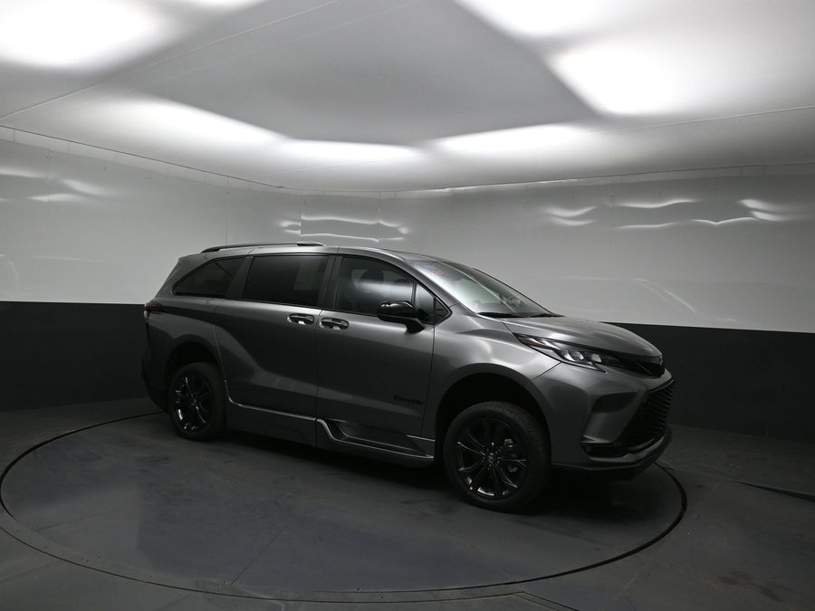 New 2026 Toyota Sienna Hybrid XSE Sport - BraunAbility Side Entry Entry Fold Out Automatic Ramp