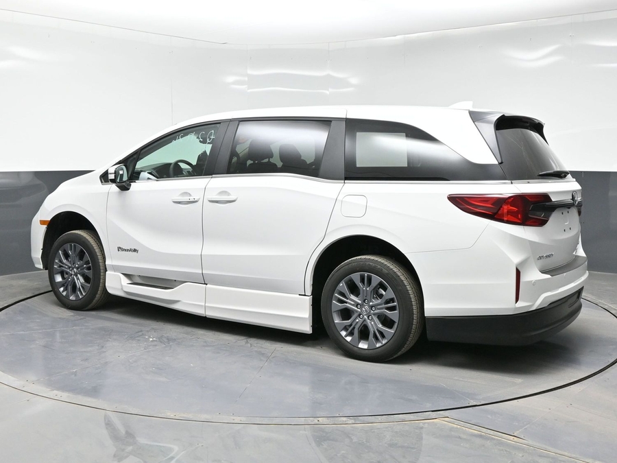 2026 Honda Odyssey Touring's photo