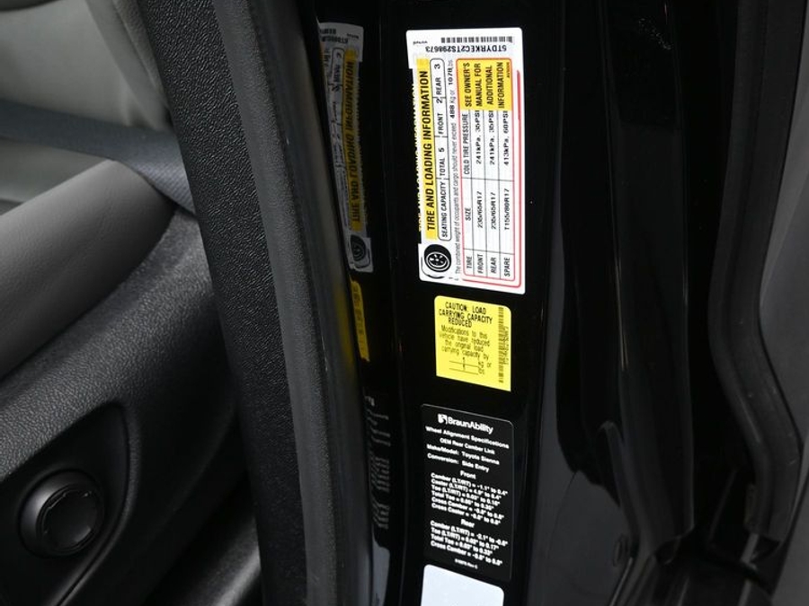 Black Toyota Sienna image number 14