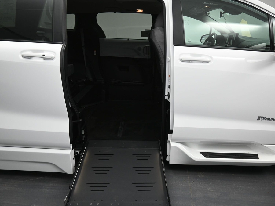 New 2025 Toyota Sienna Hybrid LE - BraunAbility Side Entry Entry Fold Out Automatic Ramp