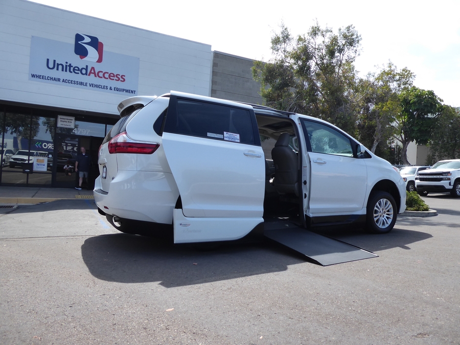 Used 2015 Toyota Sienna XLE - VMI Side Entry In Floor Automatic Ramp
