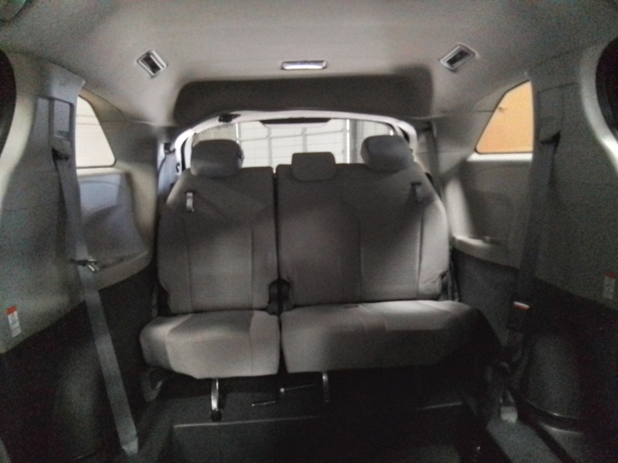 Grey Toyota Sienna image number 16