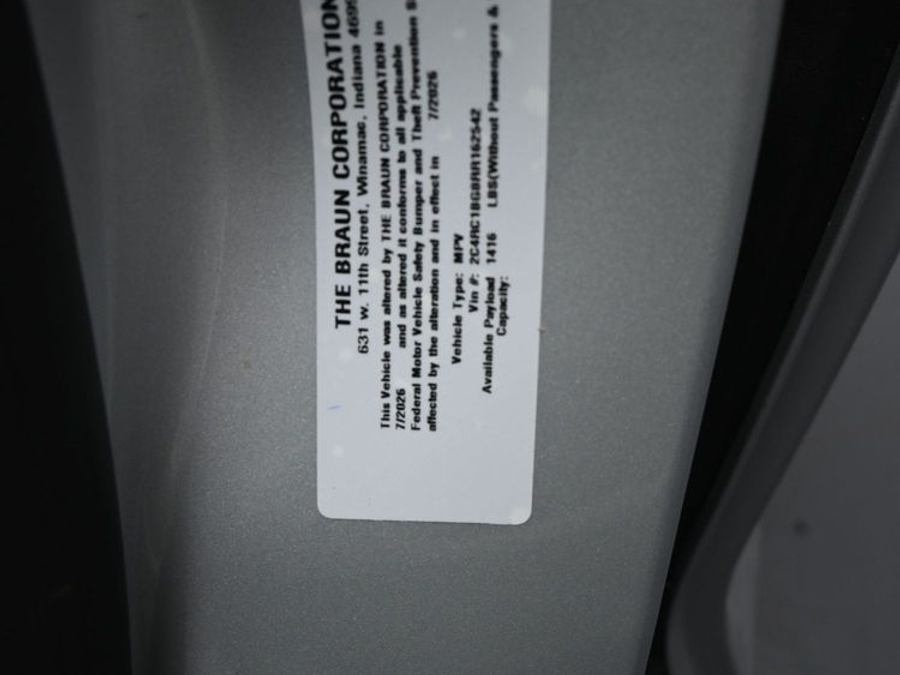 Silver Chrysler Pacifica image number 10