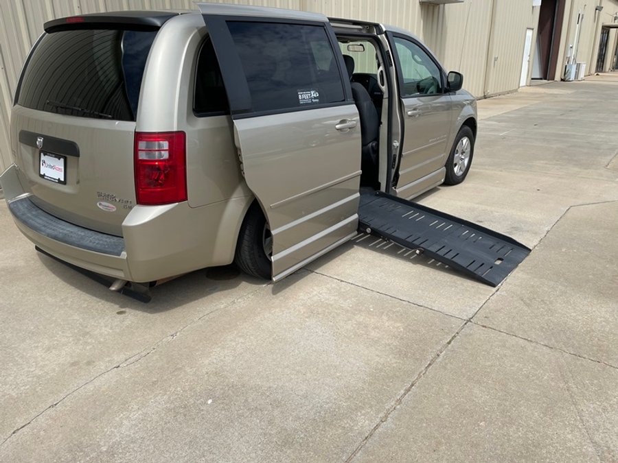 Used 2009 Dodge Grand Caravan SE - BraunAbility Side Entry Fold Out Automatic Ramp