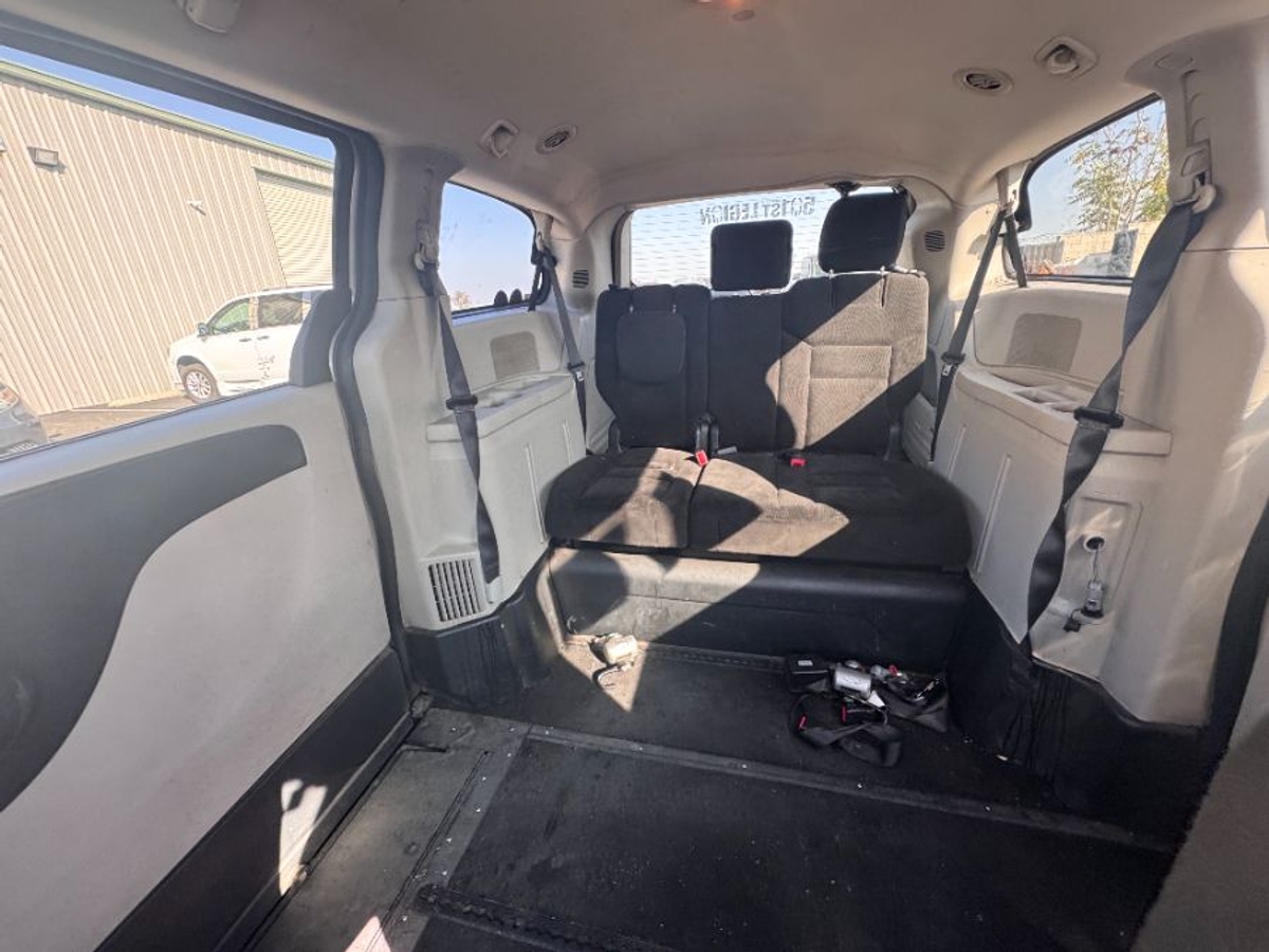 2016 DODGE GRAND CARAVAN - Image 5