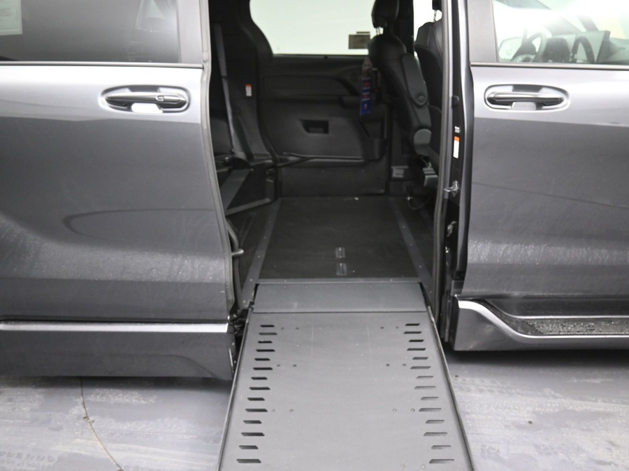 New 2025 Toyota Sienna Hybrid XSE Sport - BraunAbility Side Entry Entry In Floor Automatic Ramp