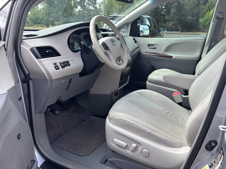 Used 2013 Toyota Sienna XLE - VMI Side Entry In Floor Automatic Ramp