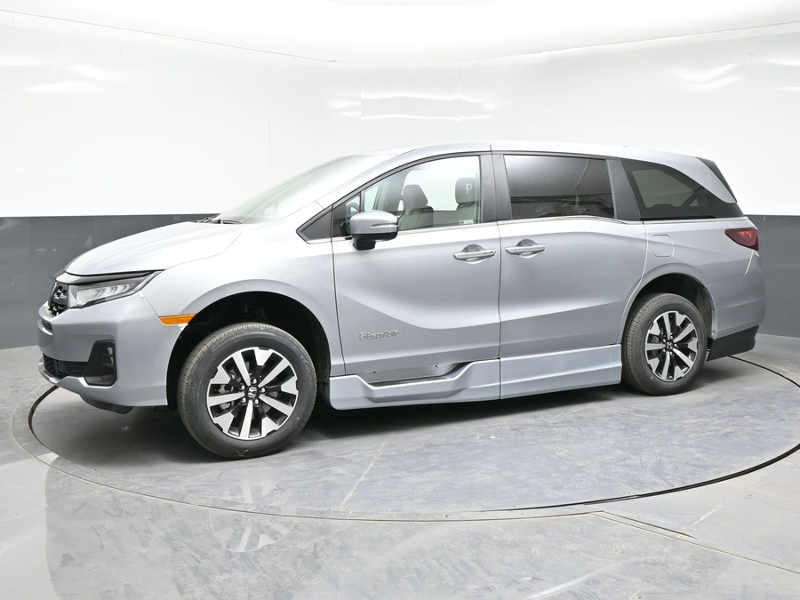Silver Honda Odyssey with Side Entry Automatic In Floor ramp