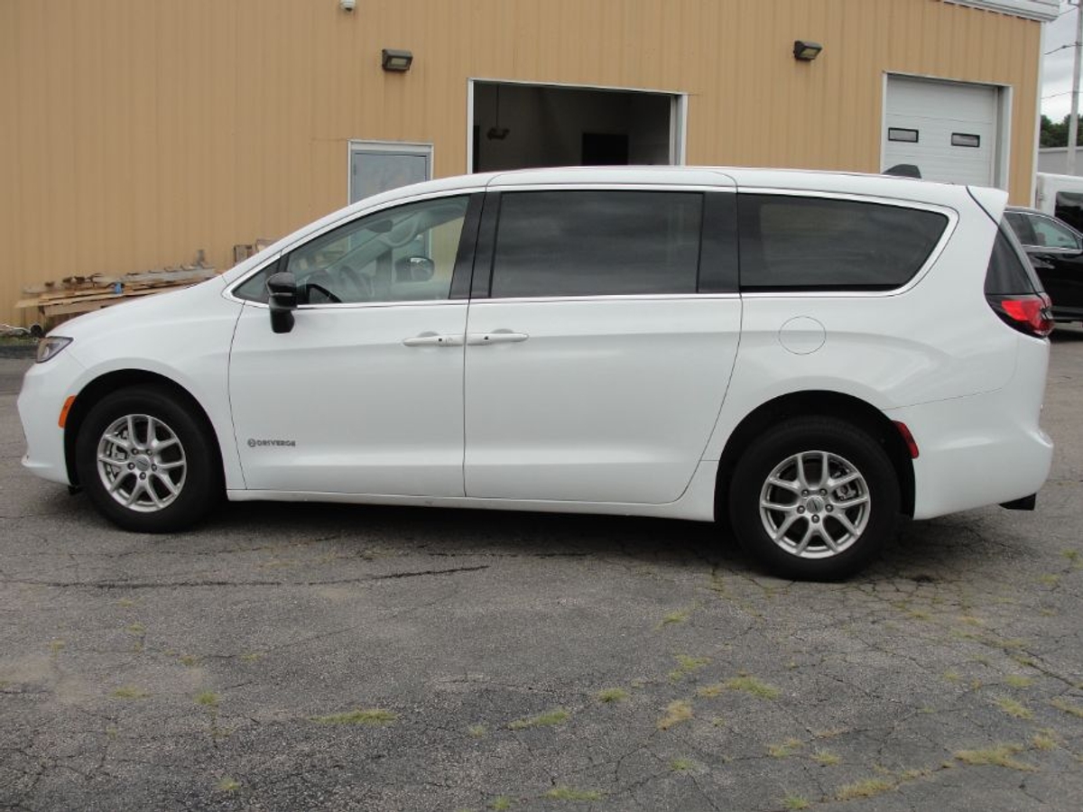 2024 CHRYSLER PACIFICA - Image 4