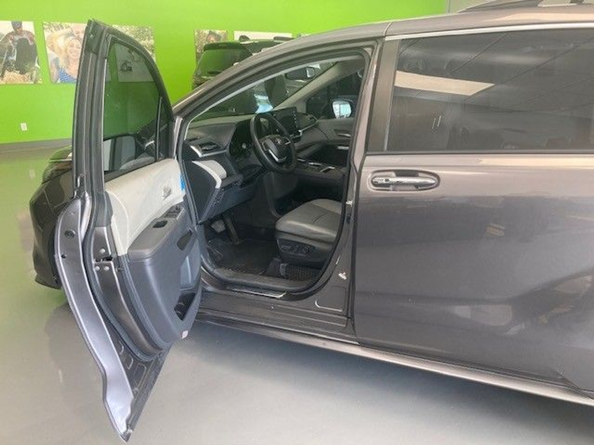 2023 TOYOTA SIENNA - Image 6