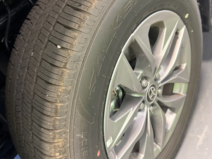 Black Toyota Sienna image number 15