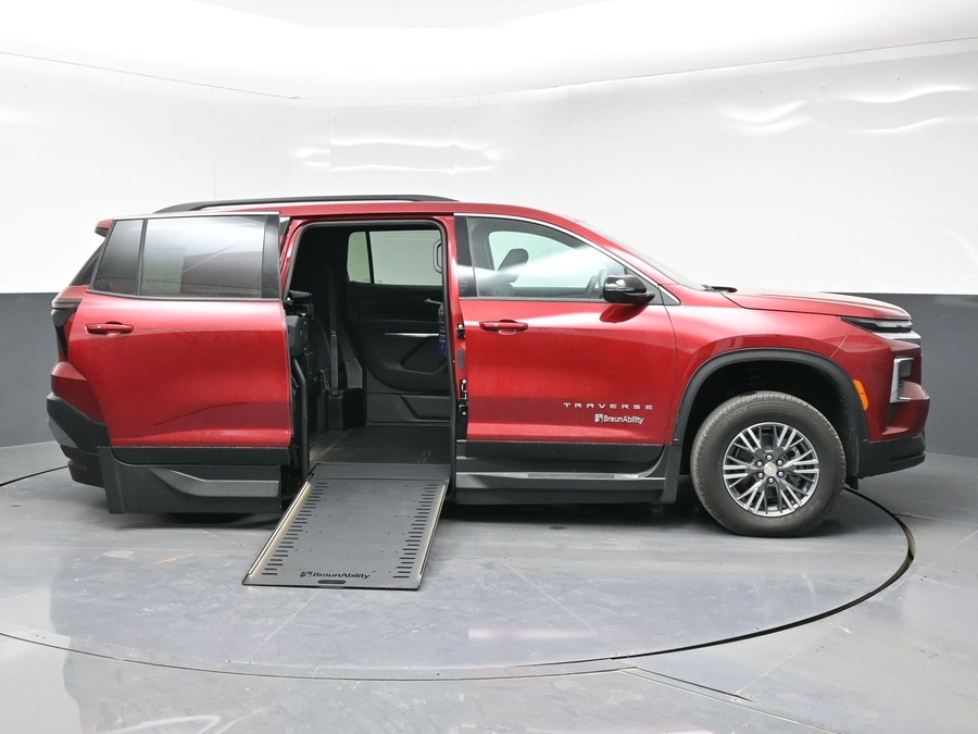 2026 Chevrolet Traverse FWD LT's photo