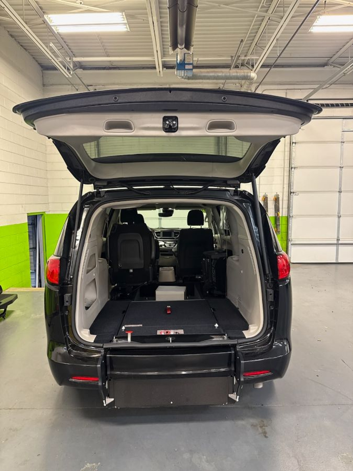 2024 CHRYSLER VOYAGER - Image 12