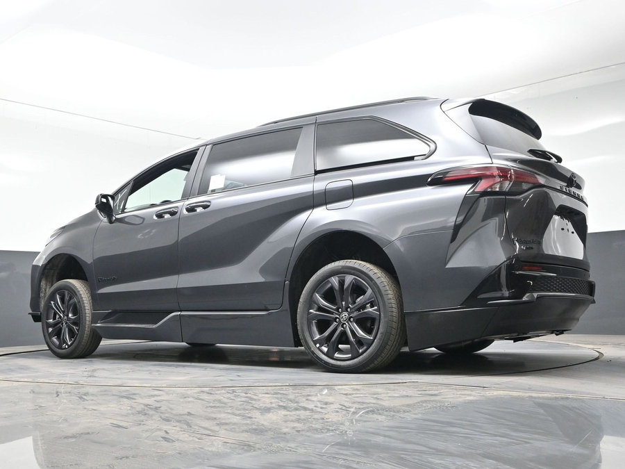 New 2025 Toyota Sienna Hybrid XSE Sport - BraunAbility Side Entry Entry In Floor Automatic Ramp