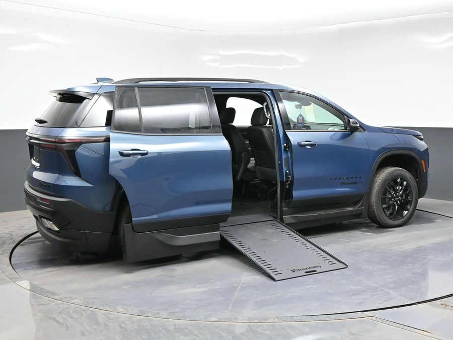New 2026 Chevrolet Traverse 1LT Midnight - BraunAbility Side Entry Entry In Floor Automatic Ramp