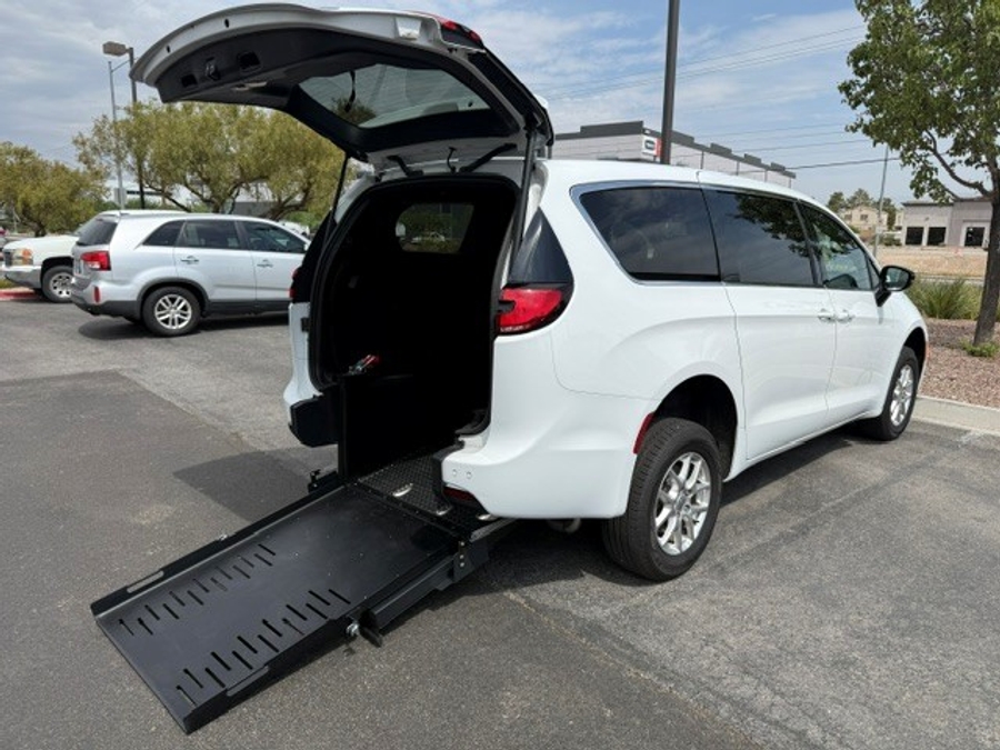 White Chrysler Pacifica image number 8
