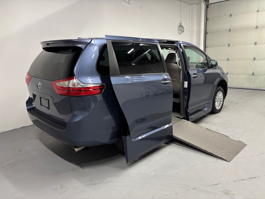 Used 2015 Toyota Sienna XLE - VMI Side Entry In Floor Automatic Ramp