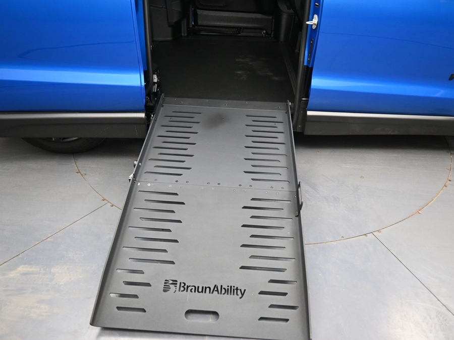 New 2026 Chrysler Pacifica Select Sport - BraunAbility Side Entry Entry Fold Out Manual Ramp