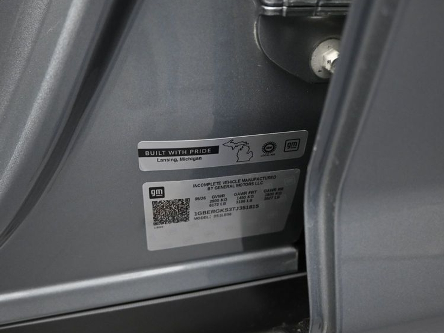 New 2026 Chevrolet Traverse 1LT Midnight - BraunAbility Side Entry In Floor Automatic Ramp