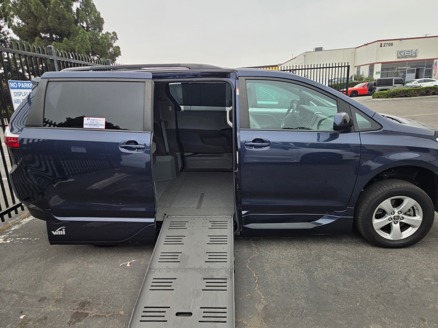 Used 2020 Toyota Sienna LE - VMI Side Entry In Floor Automatic Ramp