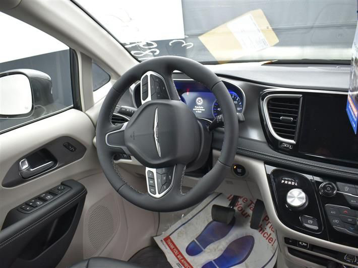 2022 CHRYSLER PACIFICA - Image 4