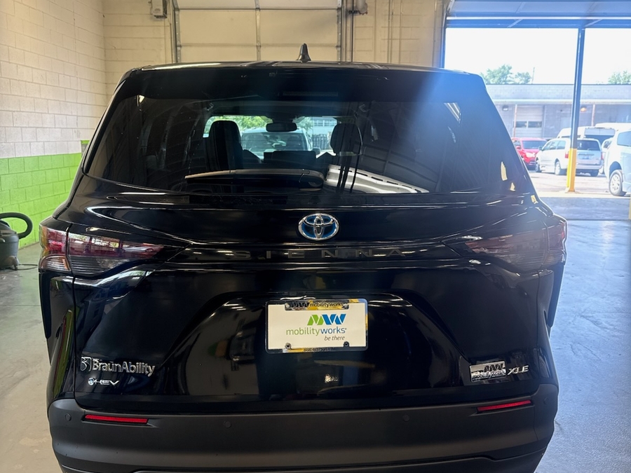 Black Toyota Sienna image number 4
