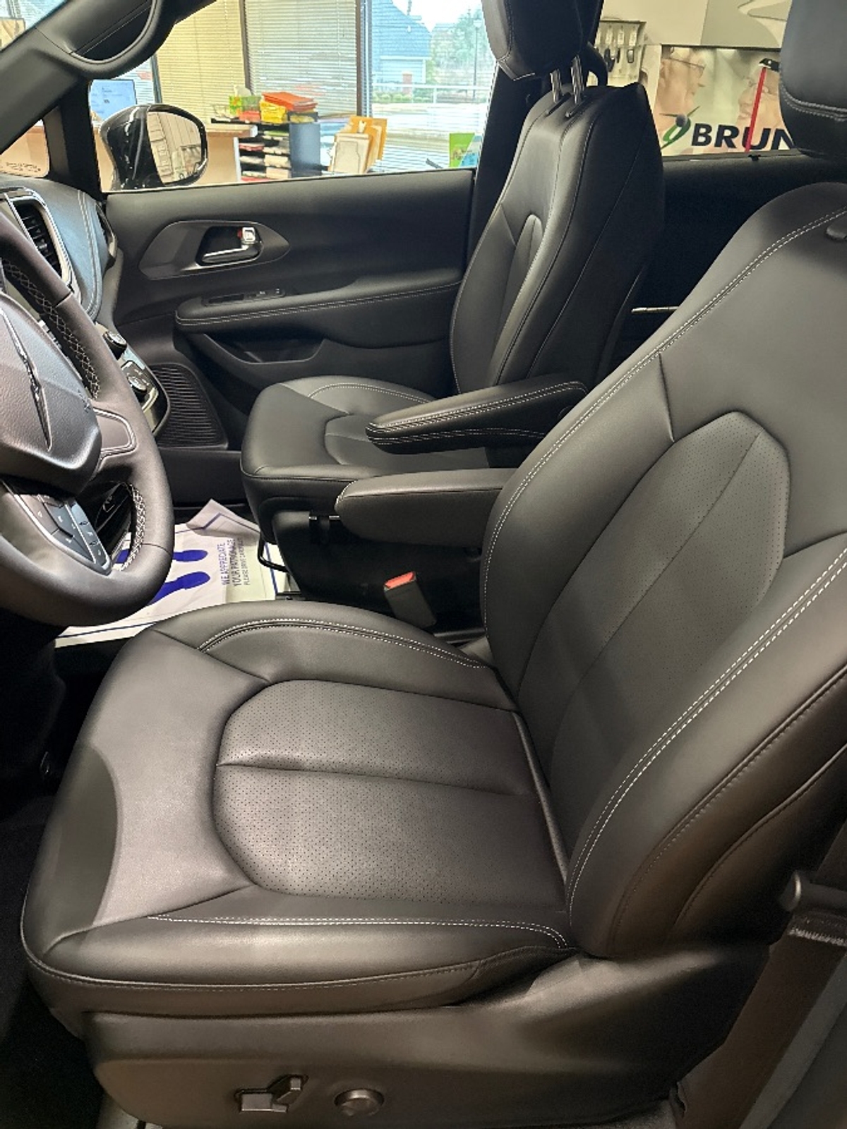 Grey Chrysler Pacifica image number 9