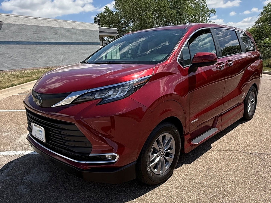 Red Toyota Sienna image number 7