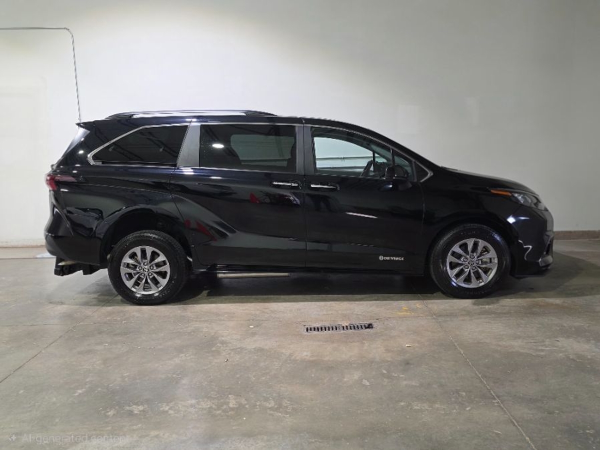 2024 TOYOTA SIENNA - Image 3