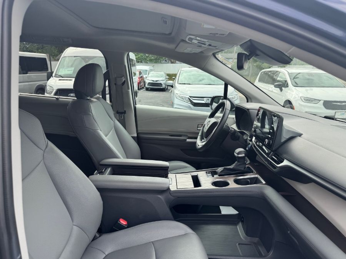 2024 TOYOTA SIENNA - Image 10