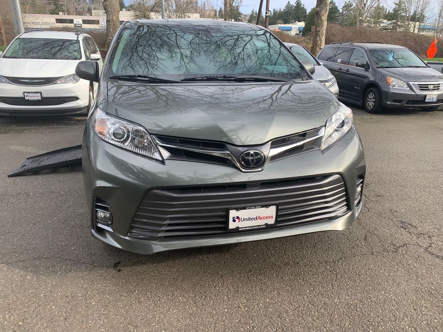 Used 2019 Toyota Sienna XLE Base - BraunAbility Side Entry Entry Fold Out Automatic Ramp