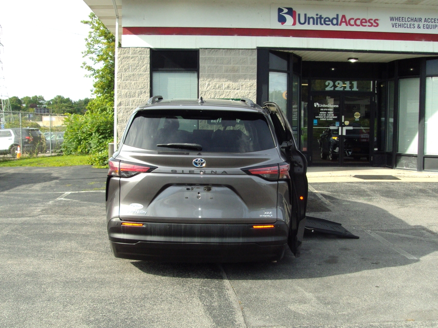 Used 2022 Toyota Sienna Hybrid XLE - BraunAbility Side Entry Fold Out Automatic Ramp