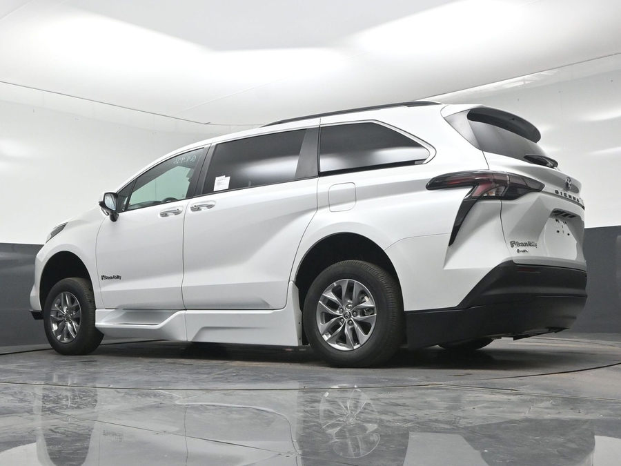 New 2026 Toyota Sienna Hybrid XLE Add - BraunAbility Side Entry In Floor Automatic Ramp
