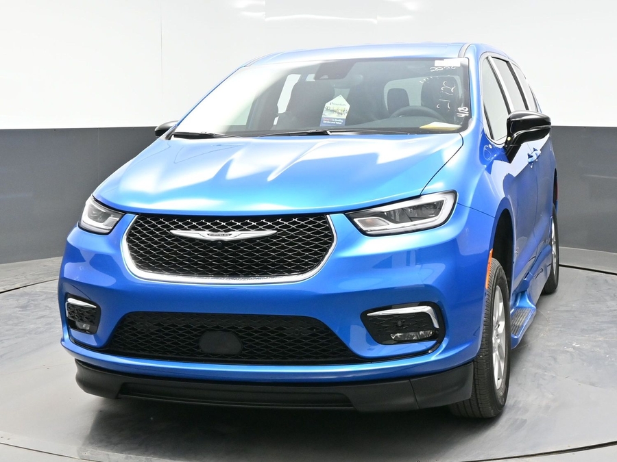 Blue Chrysler Pacifica image number 1